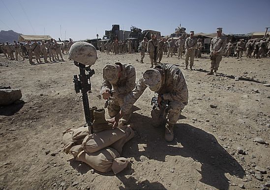Zginęło 2 brytyjskich żołnierzy ranionych w Afganistanie