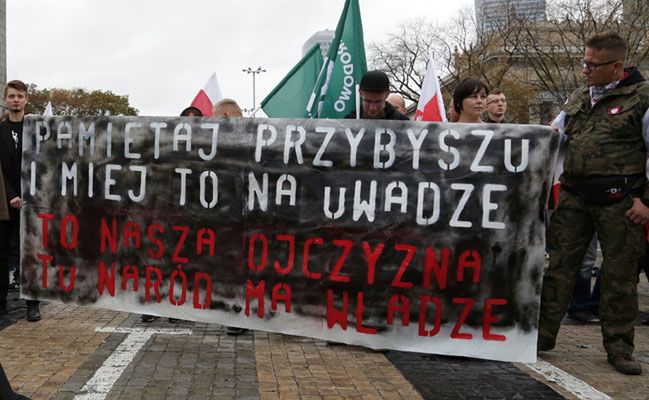 Protesty zwolenników i przeciwników przyjęcia uchodźców w Polsce