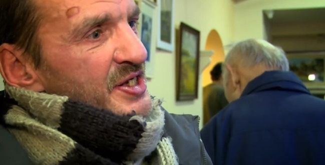 "7 lat temu wyszedł z mieszkania i już nie wrócił". Wigilię spędza w Teatrze Kamienica