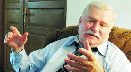 Wałęsa: debata "hokeisty z piłkarzem" nie ma sensu