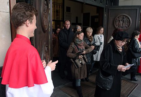 Liczenie wiernych: ilu tylko deklaruje, ilu praktykuje