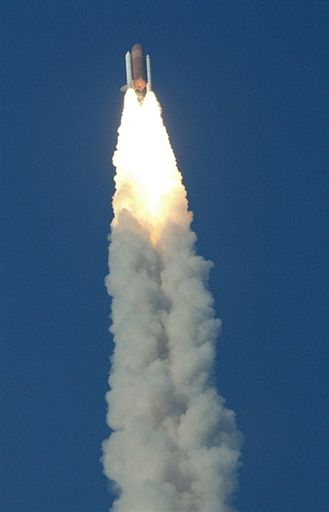 Astronauci badają stan wahadłowca Endeavour