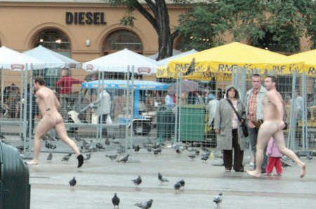 Dlaczego Anglicy biegali nago dookoła Rynku w Krakowie?