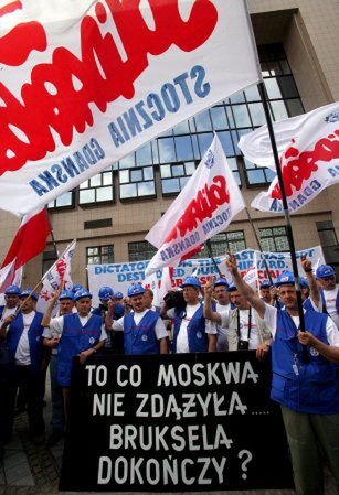 Związkowcy ze Stoczni Gdańskiej protestowali w Brukseli