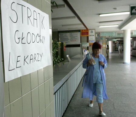 Lekarze Instytutu Centrum Zdrowia Matki Polki zawiesili głodówkę