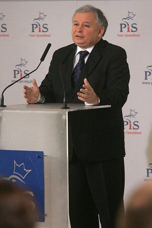 J. Kaczyński: potraktowanie dziennikarzy - arcyskandal