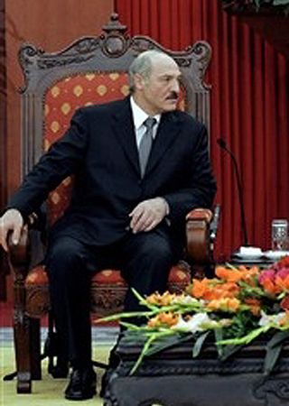 Bush przedłuża sankcje wobec białoruskich urzędników