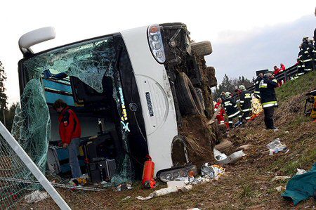 10 Polaków po wypadku autokaru nadal w szpitalach