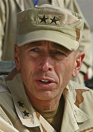 Gen. Petraeus ma objąć Centralne Dowództwo