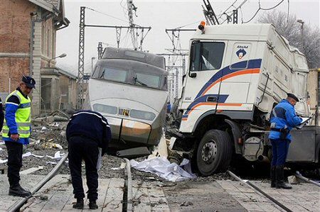 Pociąg TGV uderzył w ciężarówkę, jedna osoba zginęła