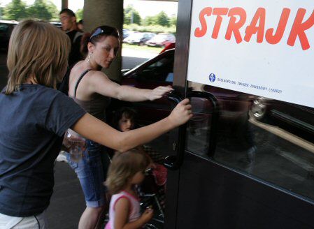 Czwarty tydzień strajku lekarzy - wciąż dołączają nowe placówki