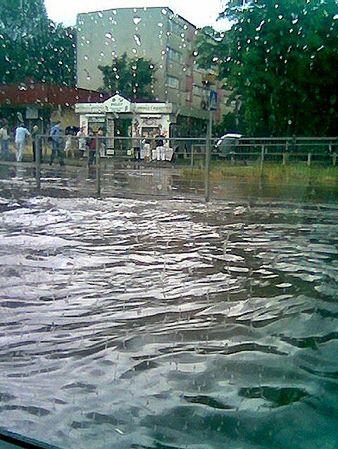 Burze nad Polską - płonęły budynki, zalało domy i ulice