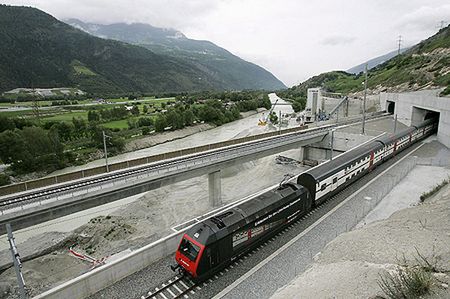 Otwarto najdłuższy lądowy tunel na świecie