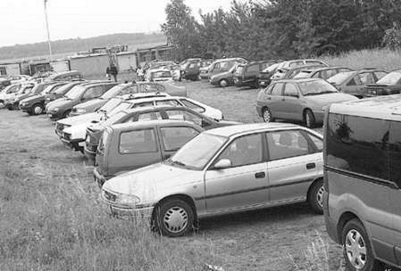 Na parkingu przy lotnisku nikt nie chce parkować