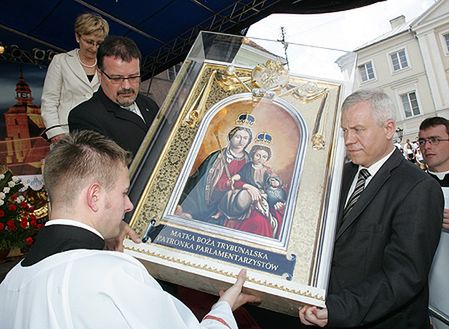 Czy obraz Matki Bożej zawiśnie za marszałkiem Sejmu?