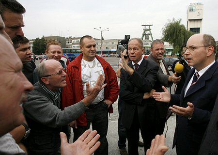 Górnicy utrudnili Rokicie złożenie kwiatów pod pomnikiem