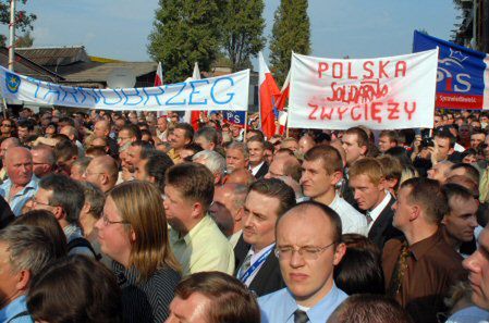 Demonstracje anty- i prorządowe opanują stolicę