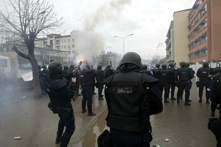 Polscy policjanci uspakajali zamieszki w Kosowie