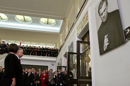 Prezydent otworzył w Sejmie wystawę "13 grudnia-pamiętamy"