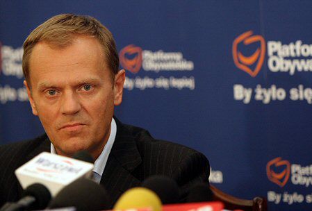 Tusk: afera kont SLD czy afera Ziobro-Kaczmarek?