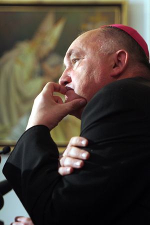 Abp Nycz lepszy jako głowa Kościoła niż kard. Glemp