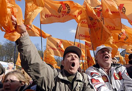 Masowa bójka przed siedzibą ukraińskiego rządu