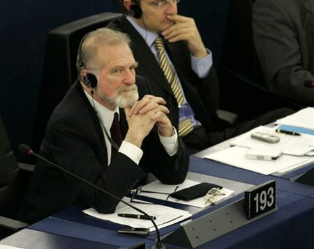 Bronisław Geremek stracił mandat europosła?