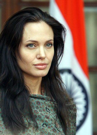 Angelina Jolie adoptowała wietnamskie dziecko