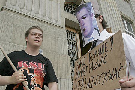 Młodzież w Kielcach i Warszawie protestowała przeciw Giertychowi