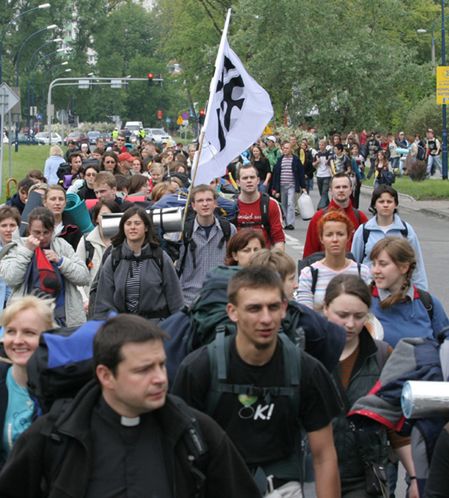 Pół miliona wiernych oczekuje na Błoniach