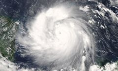 Huragan Felix zmusza tysiące osób do ewakuacji