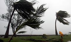 Potężny Dean jest już huraganem najgroźniejszej kategorii