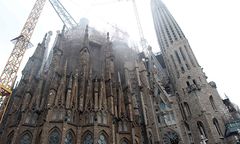 Ogień w słynnym kościele, ewakuowano 1500 turystów