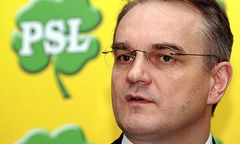 Pawlak przynosi dary, a w gminach się śmieją