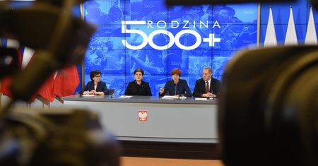 Opozycja zgłupiała przez 500+. Nie wiedzą jak się zachować