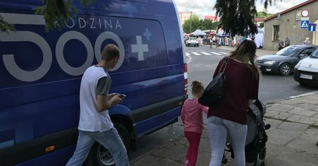 500+ także w urzędzie. Od dziś można  składać papierowe wnioski