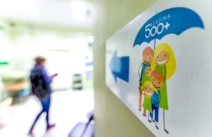 Urzędnicy nie byli w stanie przerobić na czas 2 mln wniosków.