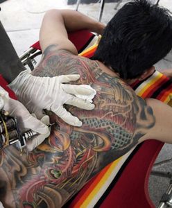 W zemście wytatuował mu 40-centymetrowego członka