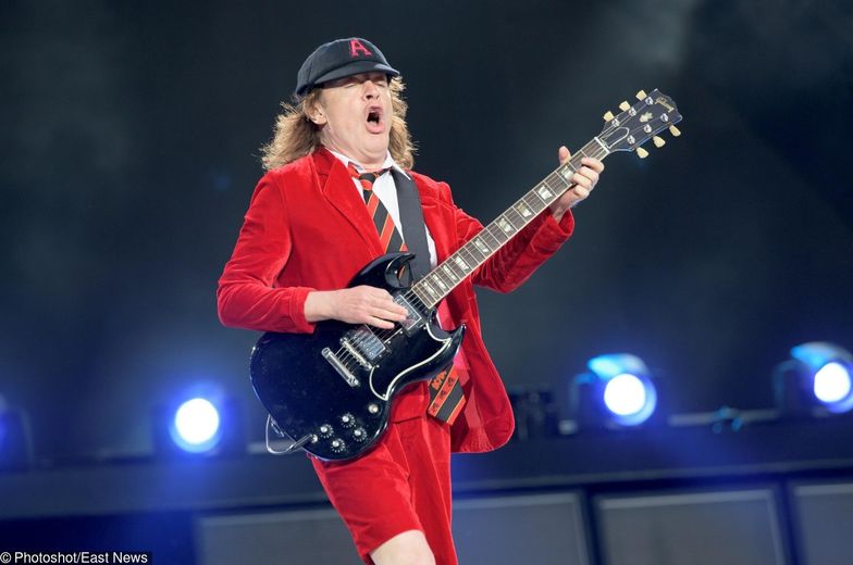 Fanem gitar Gibsona jest m. in. Angus Young z AC/DC