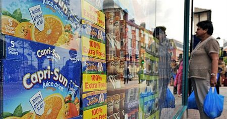 Droga wódka i tani chleb - tak "strzygą" Polaków