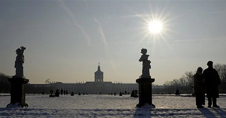 Niemcy walczą z mrozami i cieszą się z prawdziwej zimy