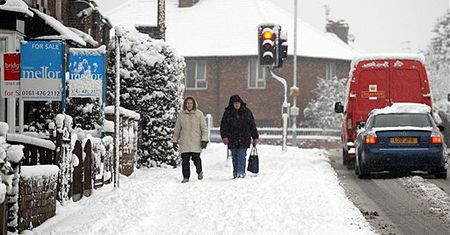 Zamknięte szkoły, odwołane loty - koszmar na Wyspach