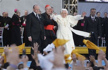 Papież wezwał młodych, by unikali pułapek materializmu