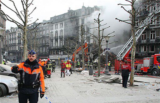 9 osób zginęło pod gruzami - kilkanaście wciąż uwięzionych