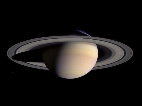 Saturn podpisany