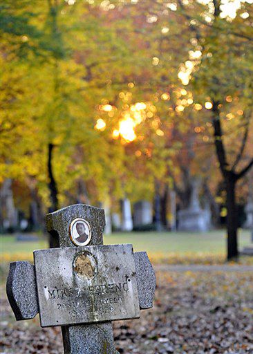 Polonia odwiedza polskie groby na obczyźnie