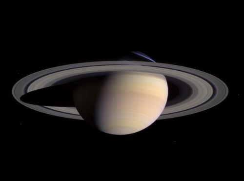 Saturn podpisany