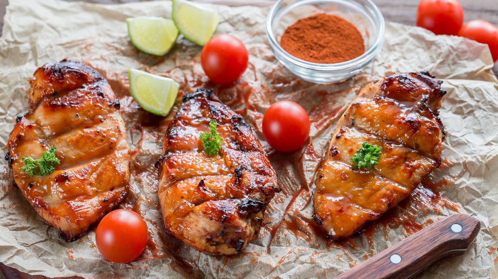 Pierś z kurczaka Pieczona na rożnie z sosem BBQ