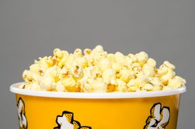 Popcorn o niskiej zawartości tłuszczu prażony na oleju
