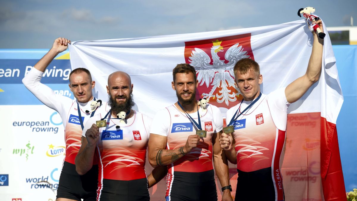 PAP / Jakub Kaczmarczyk / Na zdjęciu: Mateusz Wilangowski, Mikołaj Burda, Marcin Brzeziński i Michał Szpakowski po wyścigu finałowym czwórek bez sternika podczas wioślarskich mistrzostw Europy 